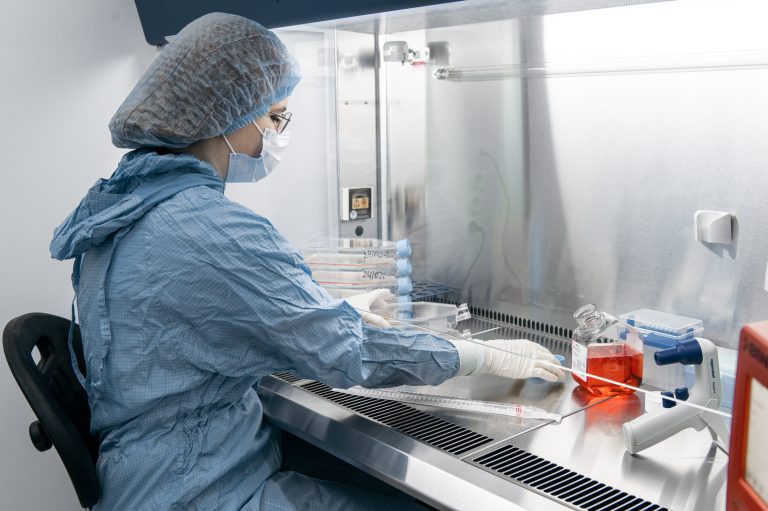 Cell passaging under sterile conditions