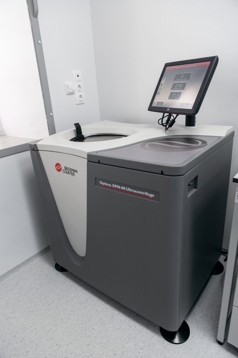 Ultracentrifuge for isolating cell-derived products